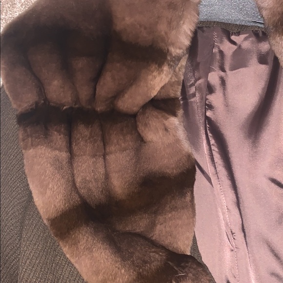 Fur collared trench coat - Picture 2 of 5